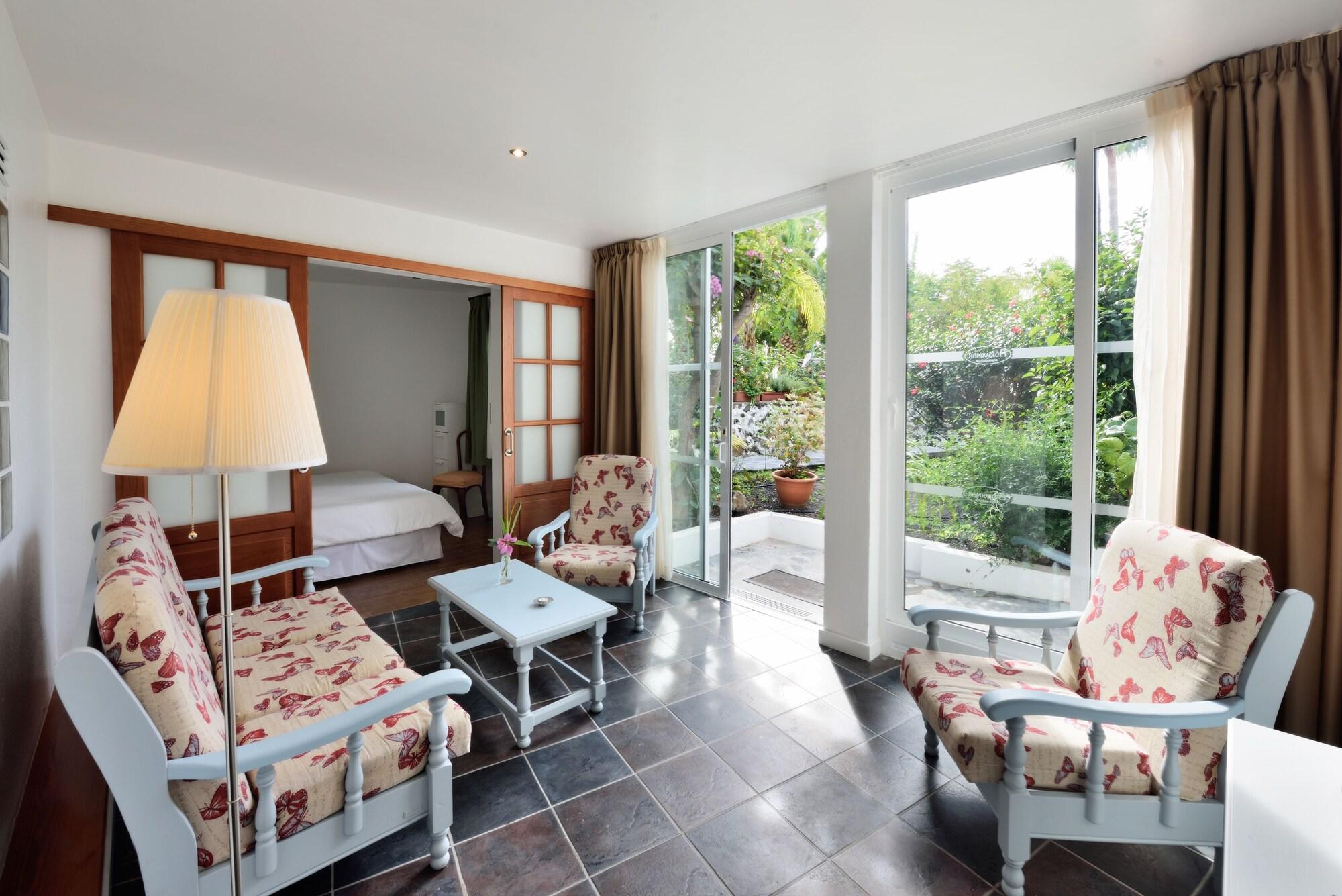 Apartamentos Adjovimar Los Llanos De Aridane Exterior photo